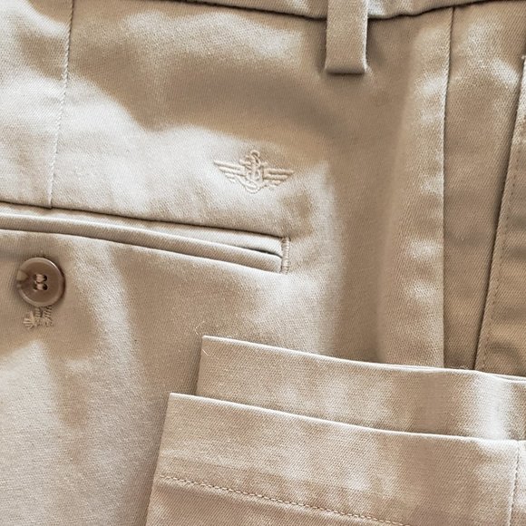 Dockers Classic Signature Khaki Pleated Front Flex Comfort Waist W38 L29 - Picture 4 of 8